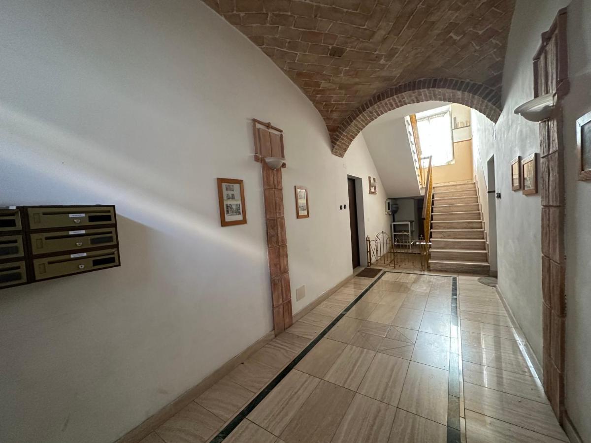 Casa Susanna - Delizioso Piano Terra, Centralissimo, Superservito, Tranquillo, Appena Fuori Ztl Parcheggio Libero Терні Екстер'єр фото